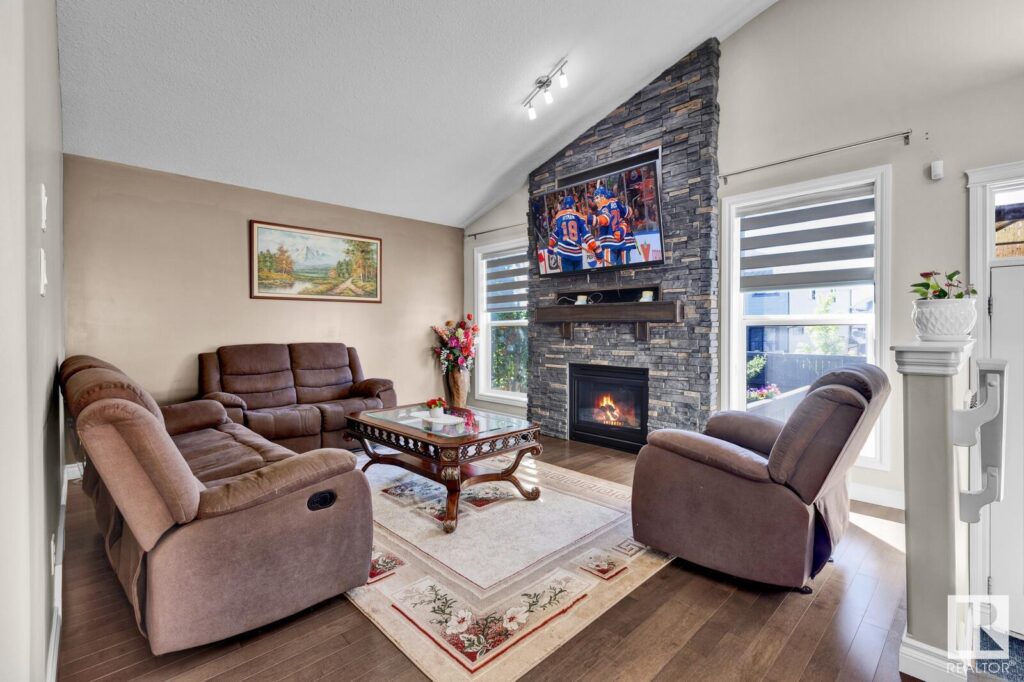 Living Area - 111 West Haven Park