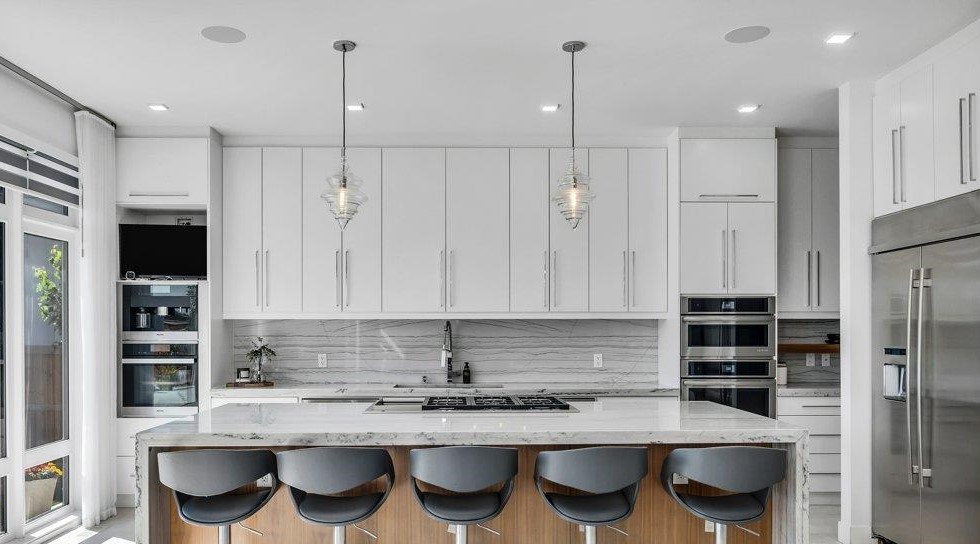 5819 28 Street - Kitchen